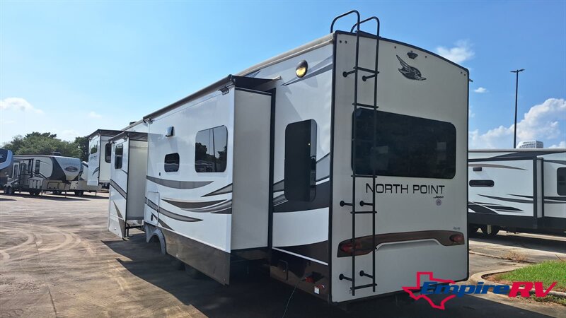 2022 Jayco northpoint 377RLBH   - Photo 5 - Liberty, TX 77575