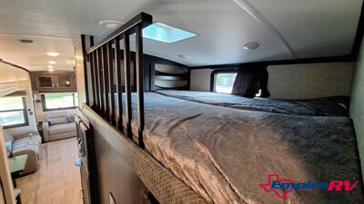 2022 Jayco northpoint 377RLBH   - Photo 21 - Liberty, TX 77575