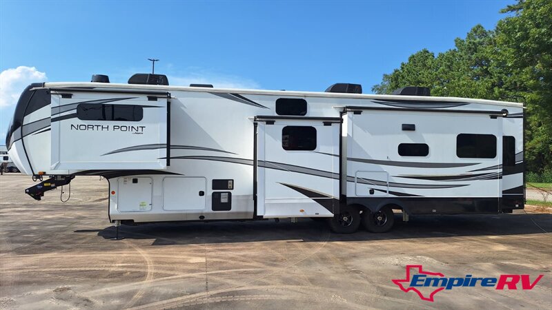 2022 Jayco northpoint 377RLBH   - Photo 4 - Liberty, TX 77575