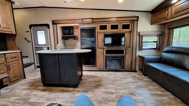 2016 Grand Design RV Reflection - Photo 9 - Liberty, TX 77575