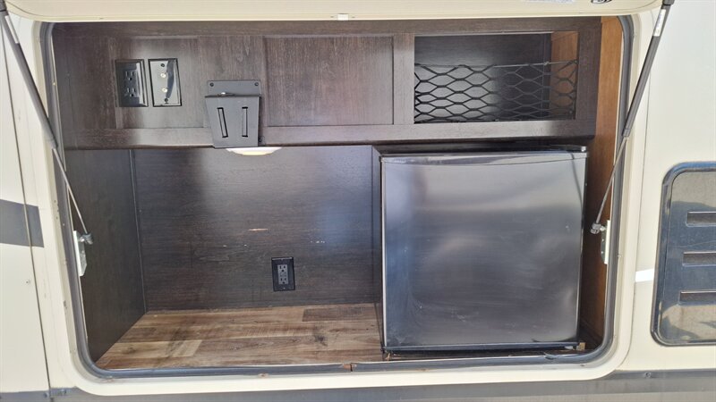 2016 Grand Design RV Reflection - Photo 5 - Liberty, TX 77575