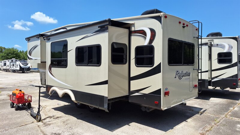 2016 Grand Design RV Reflection - Photo 3 - Liberty, TX 77575