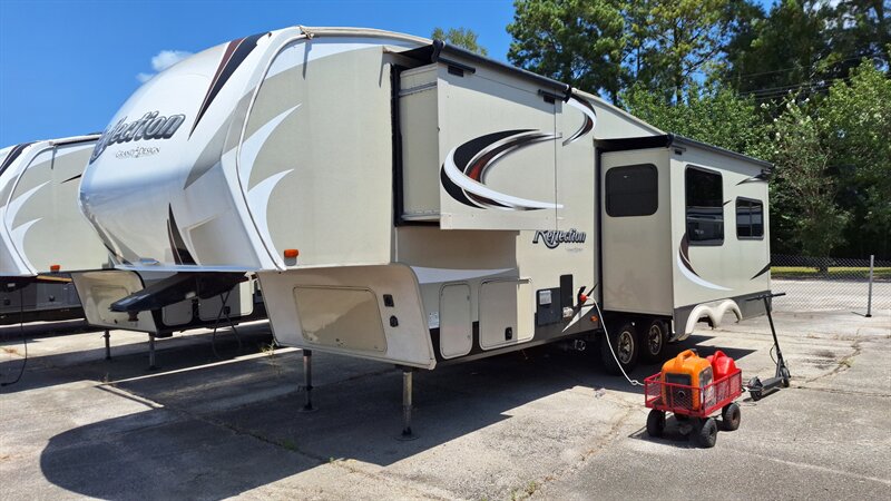 2016 Grand Design RV Reflection - Photo 2 - Liberty, TX 77575