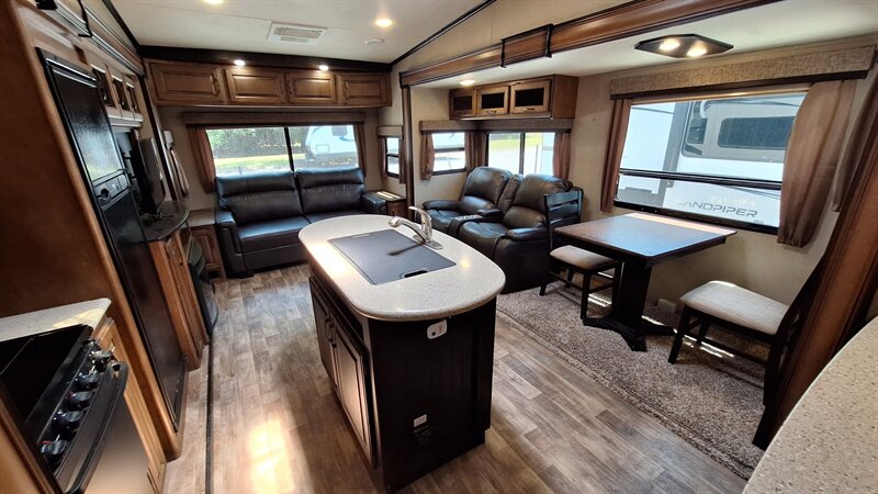2016 Grand Design RV Reflection - Photo 7 - Liberty, TX 77575
