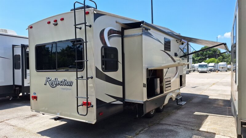 2016 Grand Design RV Reflection - Photo 4 - Liberty, TX 77575