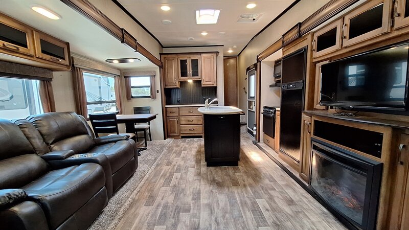 2016 Grand Design RV Reflection - Photo 8 - Liberty, TX 77575