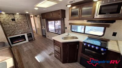 2019 Forest River Cherokee 274rk   - Photo 8 - Liberty, TX 77575