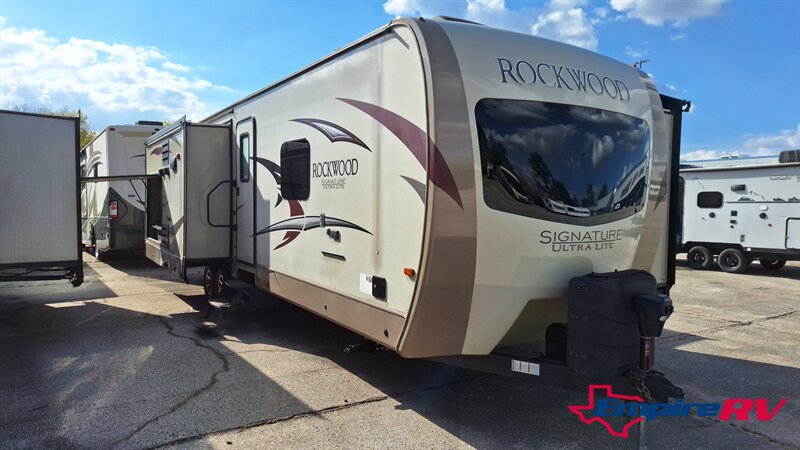 2018 Rockwood 8328BS   - Photo 1 - Liberty, TX 77575