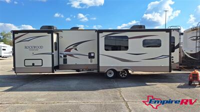 2018 Rockwood 8328BS   - Photo 2 - Liberty, TX 77575