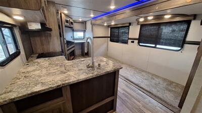 2021 Keystone zinger 299RE - Photo 5 - Oxnard, CA 93030