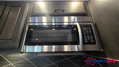 2021 DRV FULLHOUSE LX455   - Photo 6 - Liberty, TX 77575