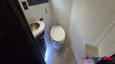 2021 DRV FULLHOUSE LX455   - Photo 16 - Liberty, TX 77575