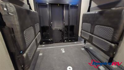 2021 DRV FULLHOUSE LX455   - Photo 5 - Liberty, TX 77575