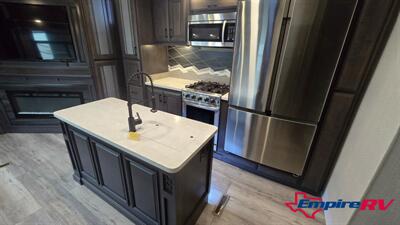 2021 DRV FULLHOUSE LX455   - Photo 13 - Liberty, TX 77575