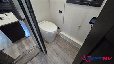 2021 DRV FULLHOUSE LX455   - Photo 10 - Liberty, TX 77575