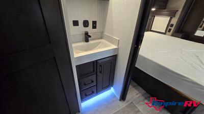 2021 DRV FULLHOUSE LX455   - Photo 18 - Liberty, TX 77575