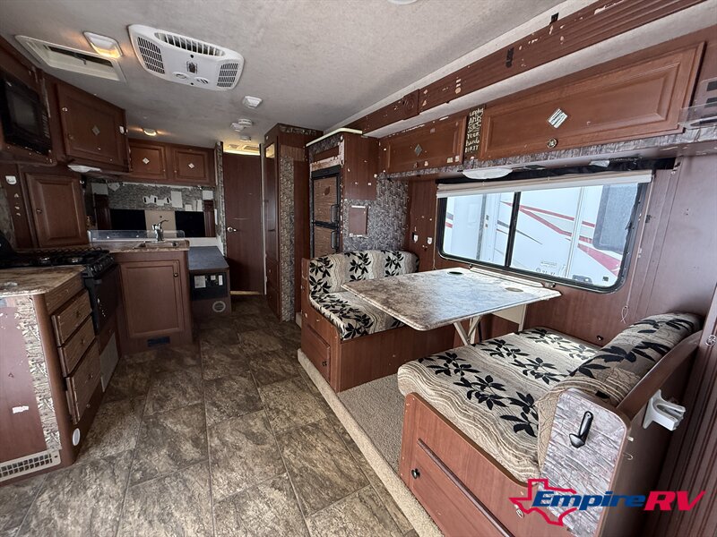 2012 Fleetwood Tioga montara 25K - Photo 4 - Liberty, TX 77575
