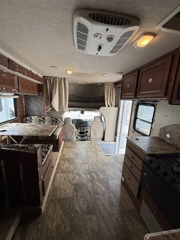 2012 Fleetwood Tioga montara 25K - Photo 8 - Liberty, TX 77575