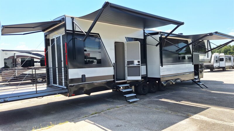 2025 Brinkley RV Model G 3970 - Photo 8 - Liberty, TX 77575