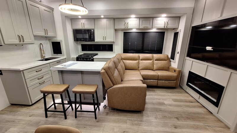 2025 Brinkley RV Model G 3970 - Photo 18 - Liberty, TX 77575