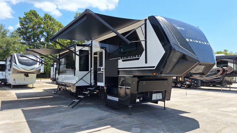 2025 Brinkley RV Model G 3970 - Photo 3 - Liberty, TX 77575