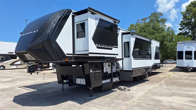 2025 Brinkley RV Model G 3970 - Photo 4 - Liberty, TX 77575