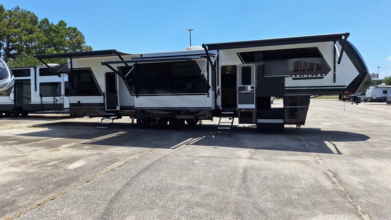 2025 Brinkley RV Model G 3970 - Photo 2 - Liberty, TX 77575