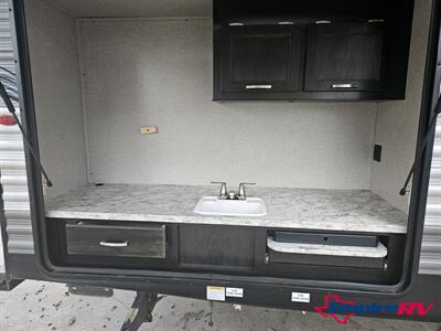 2021 Jayco Jayflight 33RBTS   - Photo 4 - Liberty, TX 77575