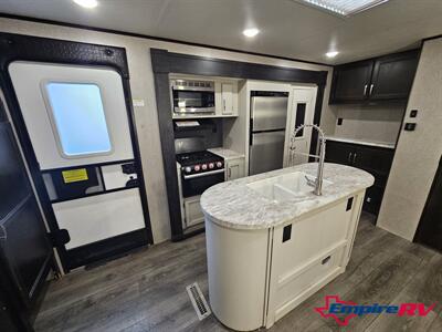 2021 Jayco Jayflight 33RBTS   - Photo 14 - Liberty, TX 77575