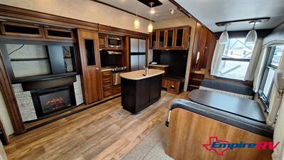2017 Jayco Eagle 325Bhqs   - Photo 11 - Liberty, TX 77575