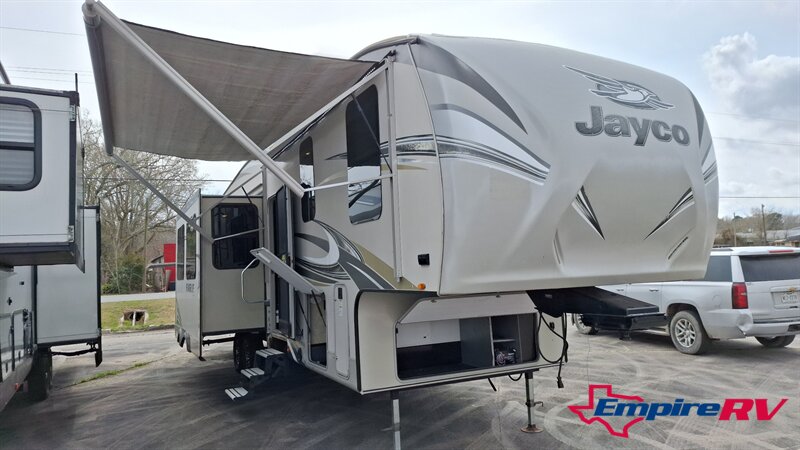 2017 Jayco Eagle 325Bhqs   - Photo 1 - Liberty, TX 77575