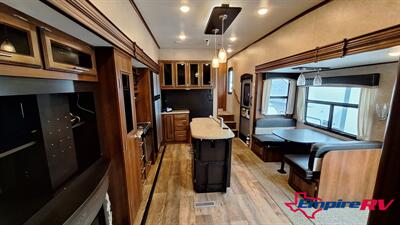 2017 Jayco Eagle 325Bhqs   - Photo 8 - Liberty, TX 77575