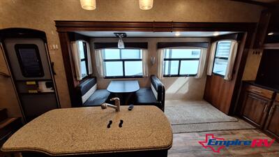 2017 Jayco Eagle 325Bhqs   - Photo 9 - Liberty, TX 77575