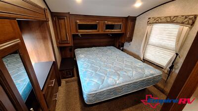2017 Jayco Eagle 325Bhqs   - Photo 14 - Liberty, TX 77575