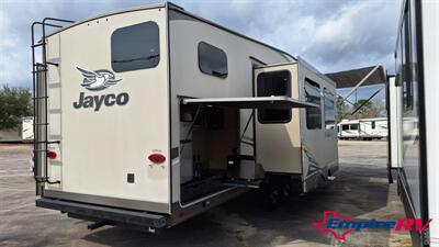 2017 Jayco Eagle 325Bhqs   - Photo 4 - Liberty, TX 77575