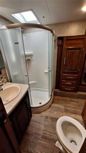 2017 Jayco Eagle 325Bhqs   - Photo 13 - Liberty, TX 77575