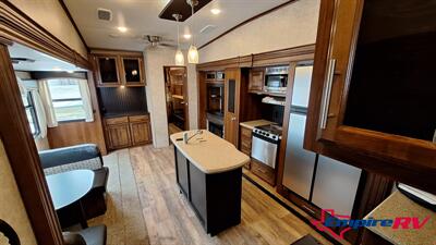 2017 Jayco Eagle 325Bhqs   - Photo 7 - Liberty, TX 77575