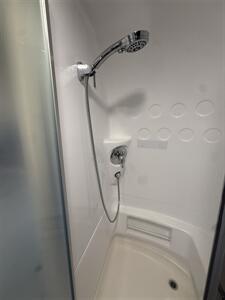 2023 Airstream Flying Cloud 23FB TWIN   - Photo 15 - Oxnard, CA 93030