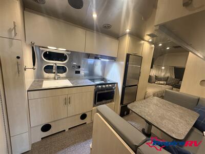 2023 Airstream Flying Cloud 23FB TWIN   - Photo 9 - Oxnard, CA 93030