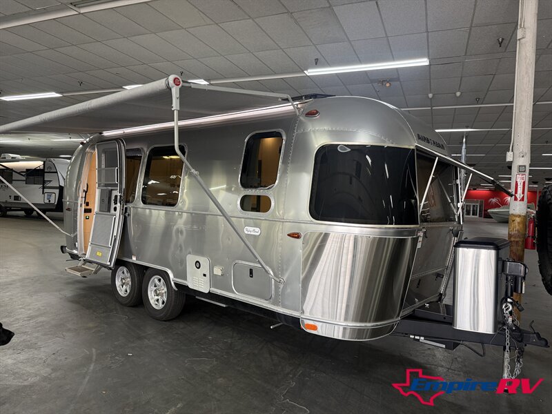 2023 Airstream Flying Cloud 23FB TWIN  