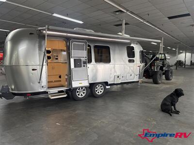 2023 Airstream Flying Cloud 23FB TWIN   - Photo 4 - Oxnard, CA 93030