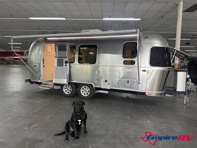 2023 Airstream Flying Cloud 23FB TWIN   - Photo 3 - Oxnard, CA 93030