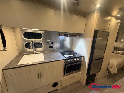 2023 Airstream Flying Cloud 23FB TWIN   - Photo 8 - Oxnard, CA 93030