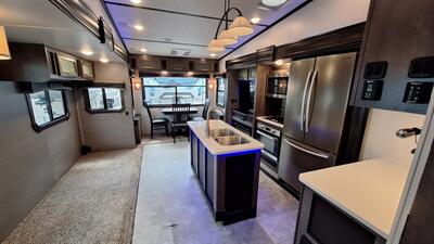 2018 CROSSROADS CRUISER 3471MD   - Photo 6 - Oxnard, CA 93030