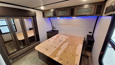 2018 CROSSROADS CRUISER 3471MD   - Photo 16 - Oxnard, CA 93030