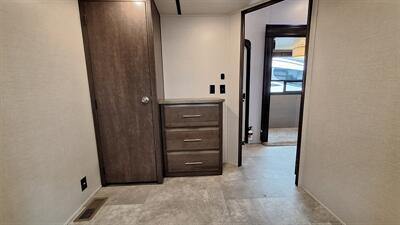 2018 CROSSROADS CRUISER 3471MD   - Photo 13 - Oxnard, CA 93030