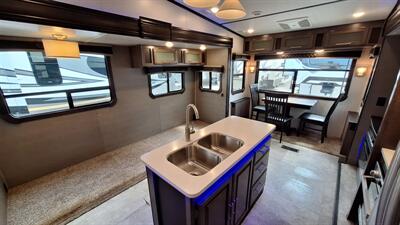 2018 CROSSROADS CRUISER 3471MD   - Photo 10 - Oxnard, CA 93030