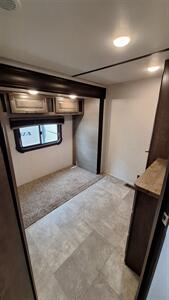 2018 CROSSROADS CRUISER 3471MD   - Photo 12 - Oxnard, CA 93030