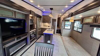 2018 CROSSROADS CRUISER 3471MD   - Photo 7 - Oxnard, CA 93030