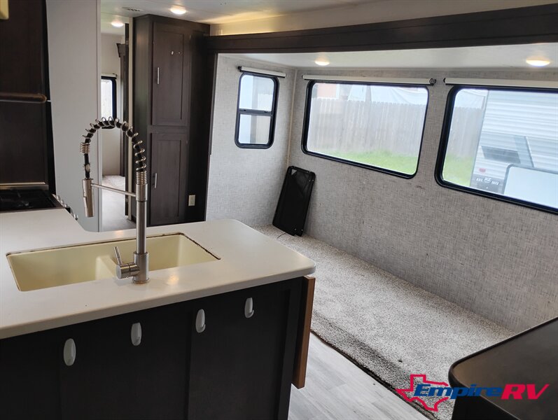 2019 Forest River WILDWOOD 33TS - Photo 7 - Liberty, TX 77575